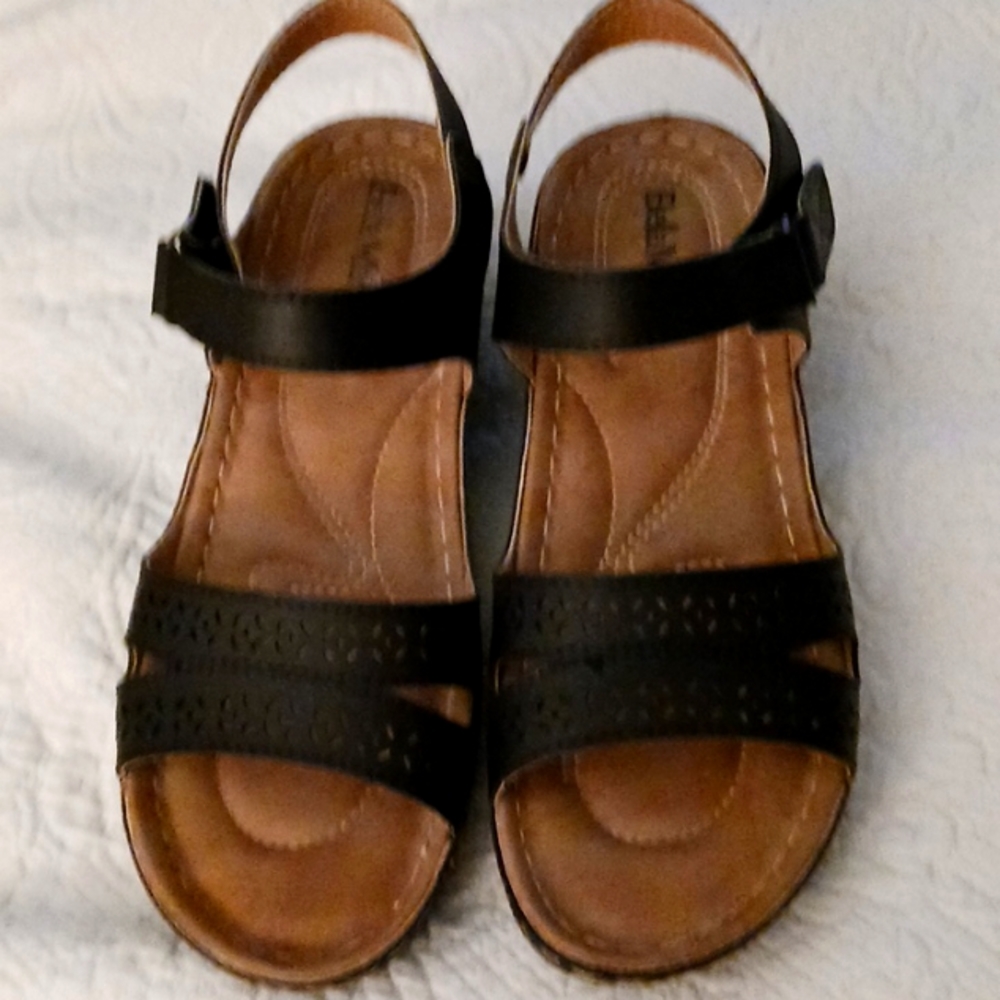 Woman sandal shoe Bella Marie  sz8 black